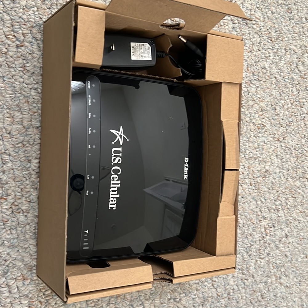 D-Link DWR-961 US Cellular 4G LTE Hi Speed Wireless Router (Open Box) - Picture 2 of 2
